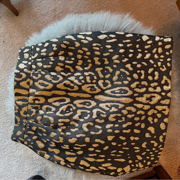 Dolce & Gabbana
metallic leopard-print mini pencil skirt size 40 IT - Picture 8 of 8